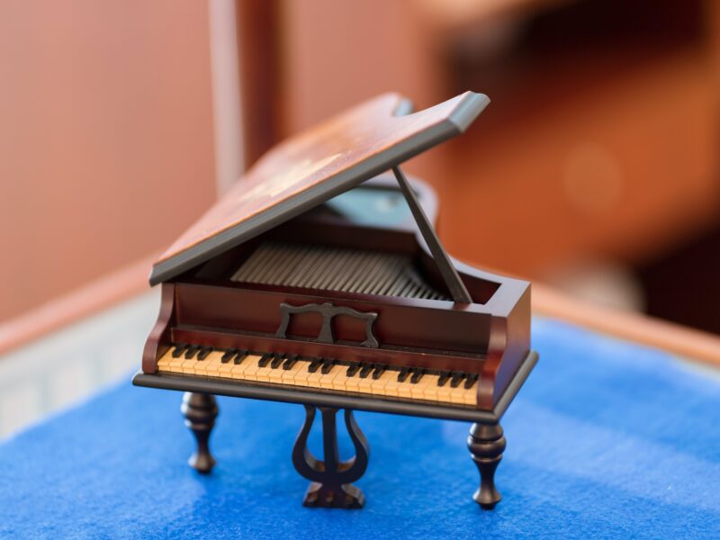 grand piano miniature