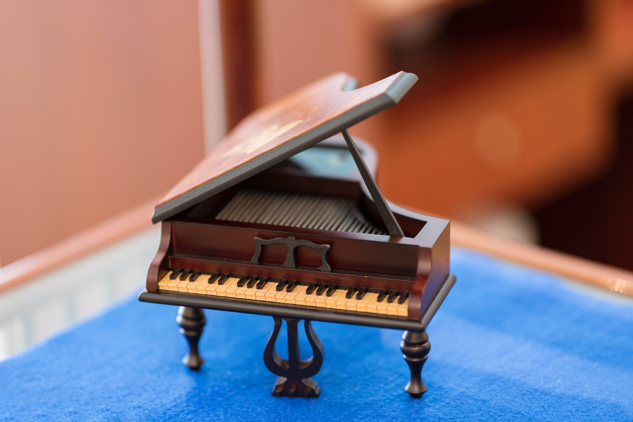 grand piano miniature